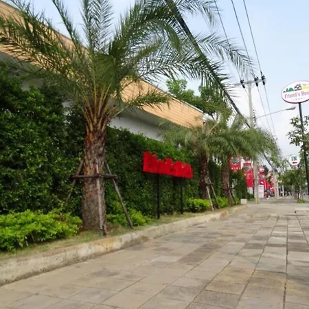 Friends House Resort