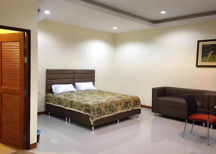 Friends House Resort 4*